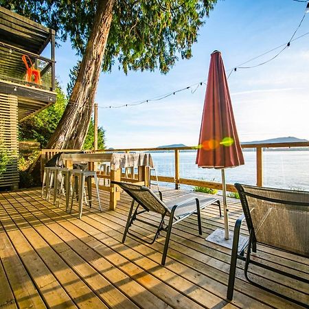Waterfront Cottage With Superb Coastline Views West Vancouver Eksteriør billede