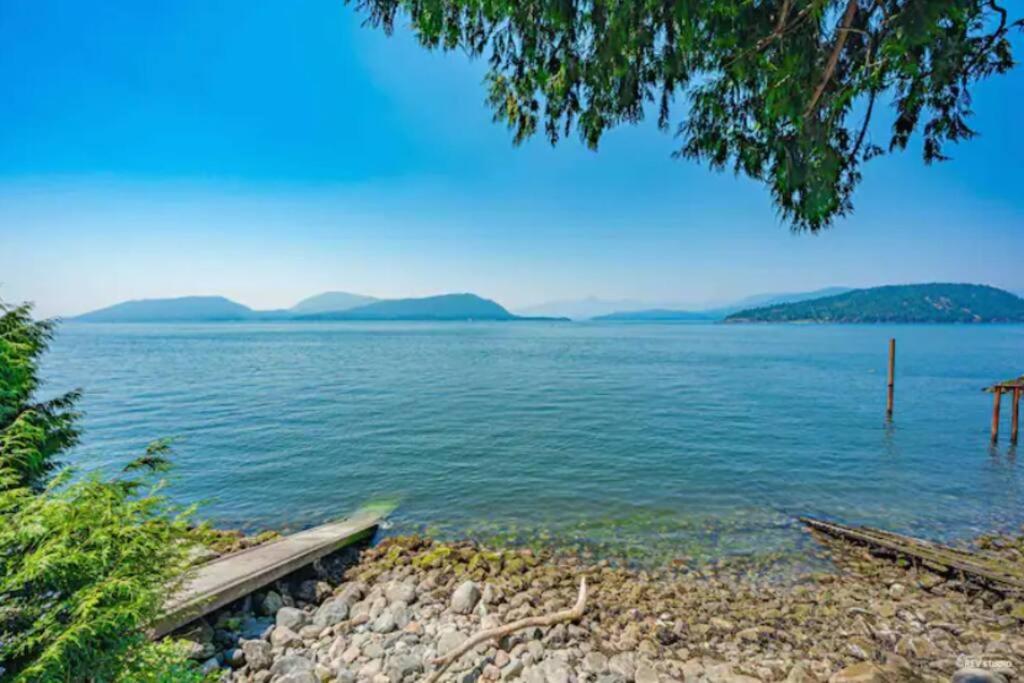 Waterfront Cottage With Superb Coastline Views West Vancouver Eksteriør billede