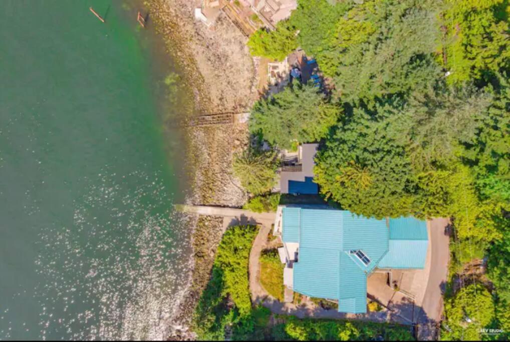 Waterfront Cottage With Superb Coastline Views West Vancouver Eksteriør billede