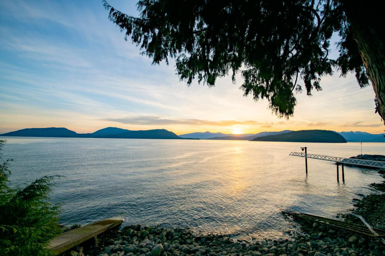 Waterfront Cottage With Superb Coastline Views West Vancouver Eksteriør billede