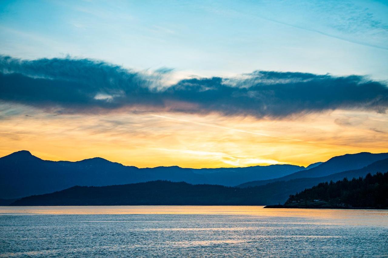 Waterfront Cottage With Superb Coastline Views West Vancouver Eksteriør billede