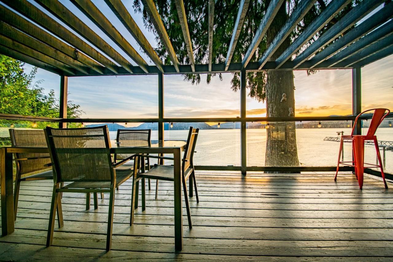 Waterfront Cottage With Superb Coastline Views West Vancouver Eksteriør billede