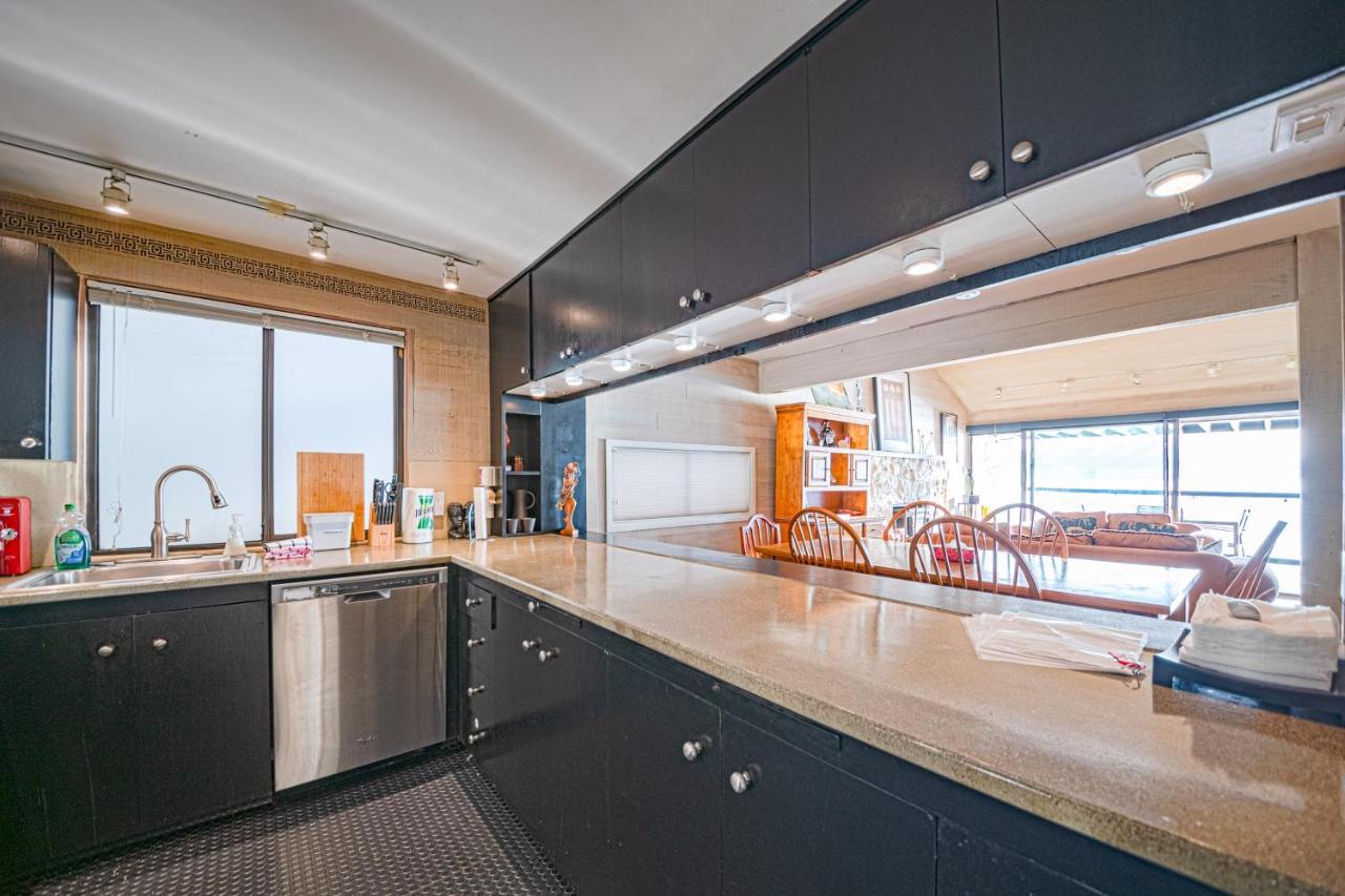 Waterfront Cottage With Superb Coastline Views West Vancouver Eksteriør billede