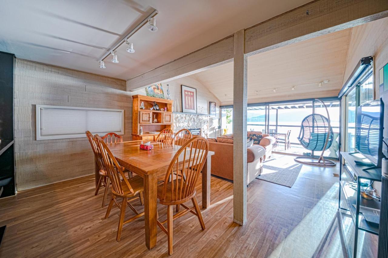 Waterfront Cottage With Superb Coastline Views West Vancouver Eksteriør billede