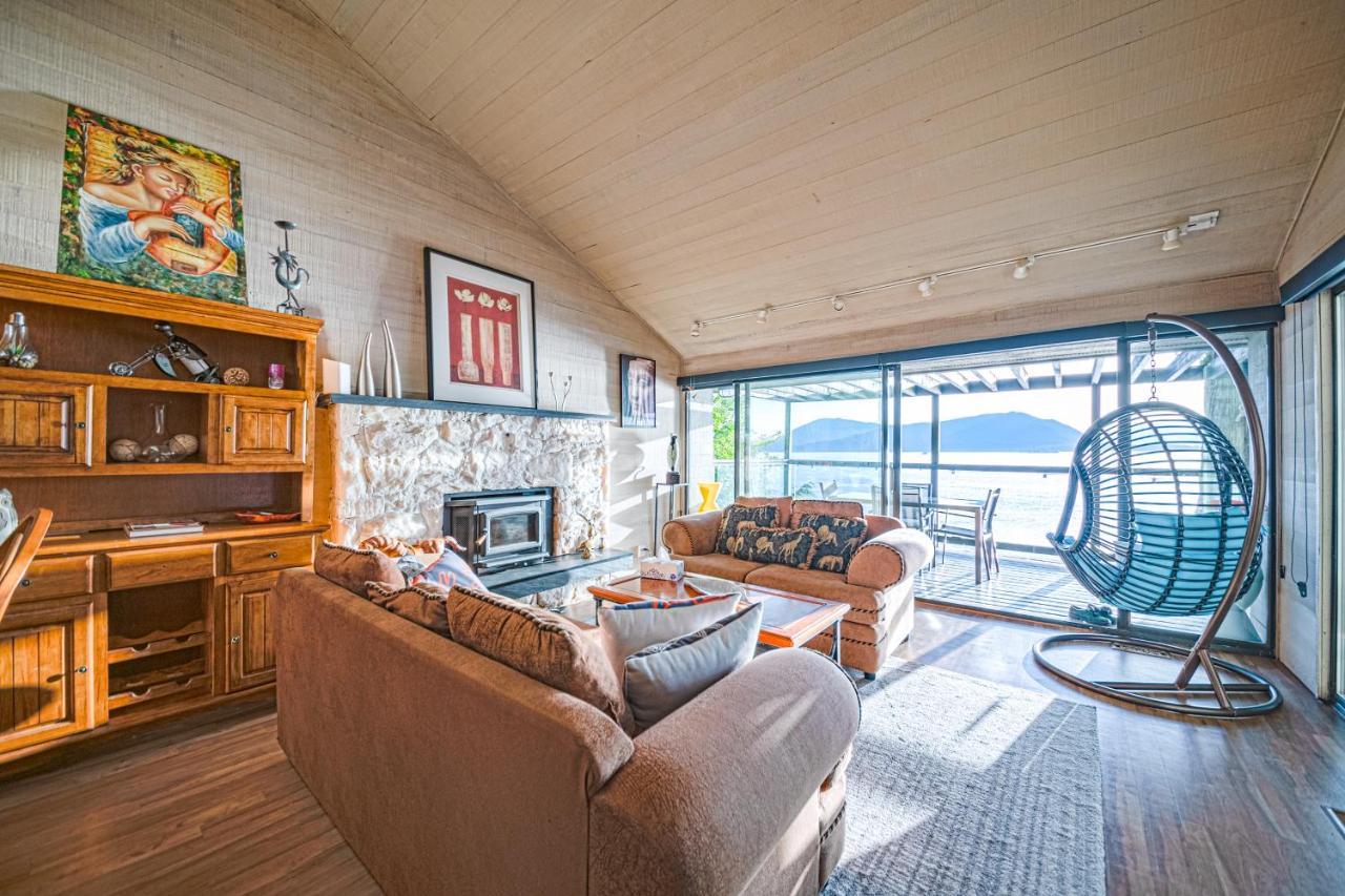 Waterfront Cottage With Superb Coastline Views West Vancouver Eksteriør billede